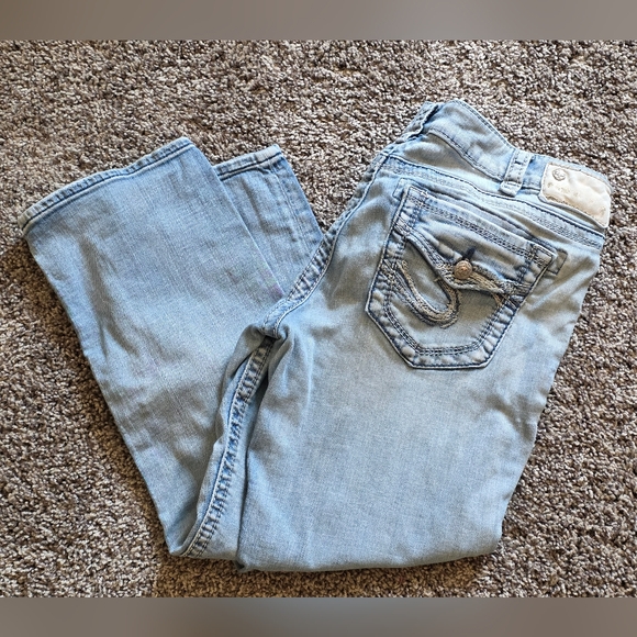 Aiko Denim - Silver Jeans Co.- Light Wash Aiko Mid Capri- W31/L22